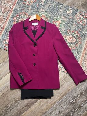 Le Suit Women's Magenta Notch Collar Blazer Pants Set